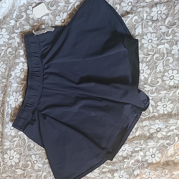 Lululemon 3/4 womens 2 layer sport shorts - Picture 7 of 8